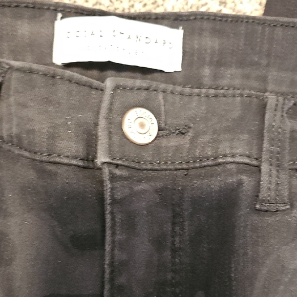 Women's Black Camouflage Jeans - Picture 3 of 6